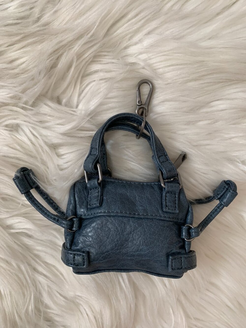 BDG X URBAN OUTFITTERS Cindy Shoulder Bag Charm Key Ring in Blue/Gunmetal - Picture 2 of 3